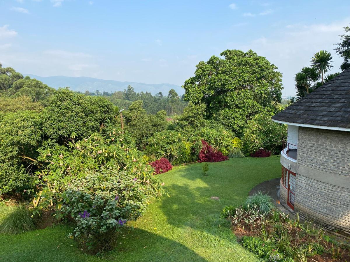 Koi Koi, Fort Portal Kasusu Exterior foto
