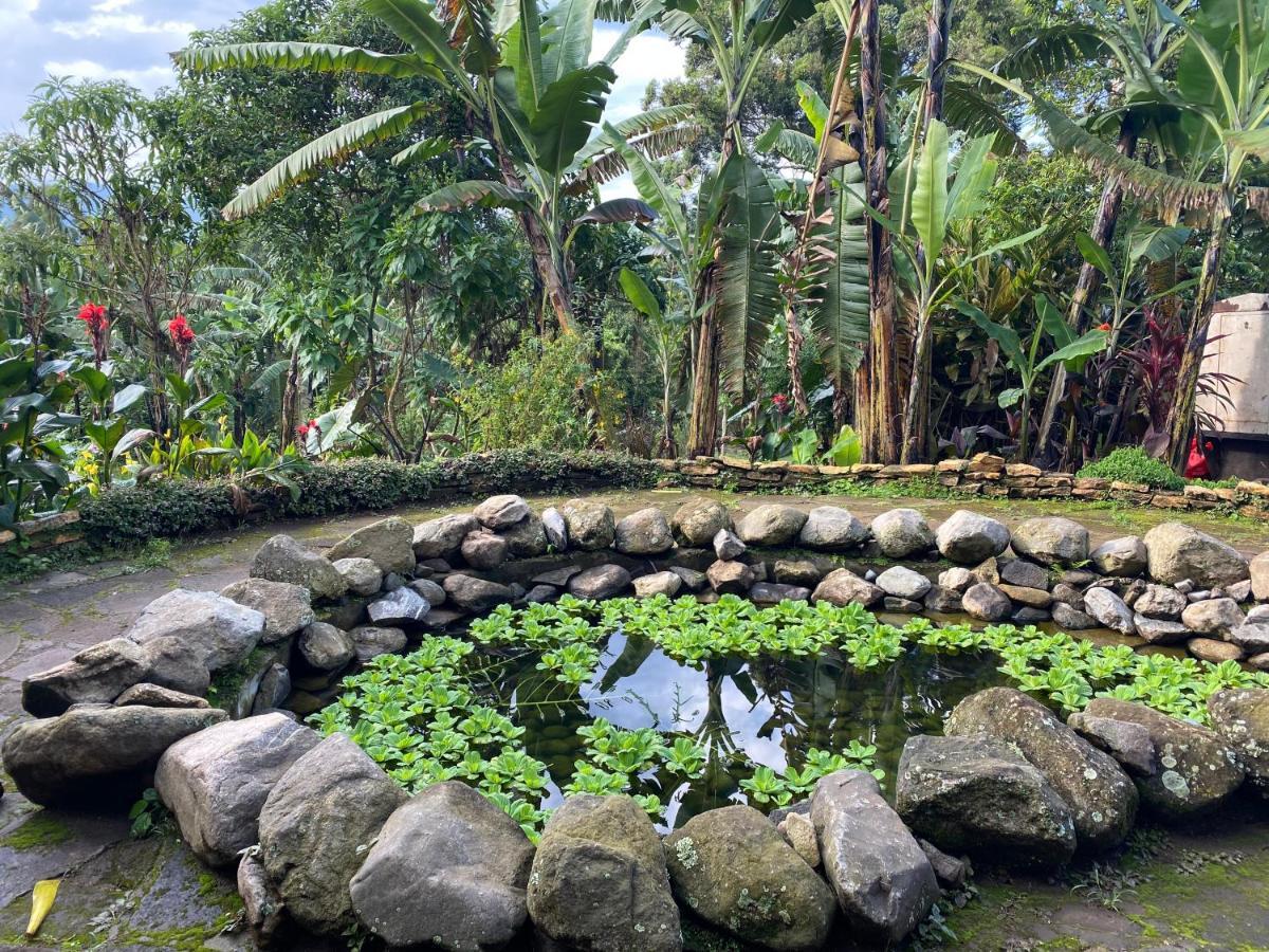 Koi Koi, Fort Portal Kasusu Exterior foto