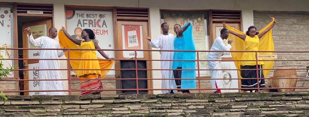 Koi Koi, Fort Portal Kasusu Exterior foto