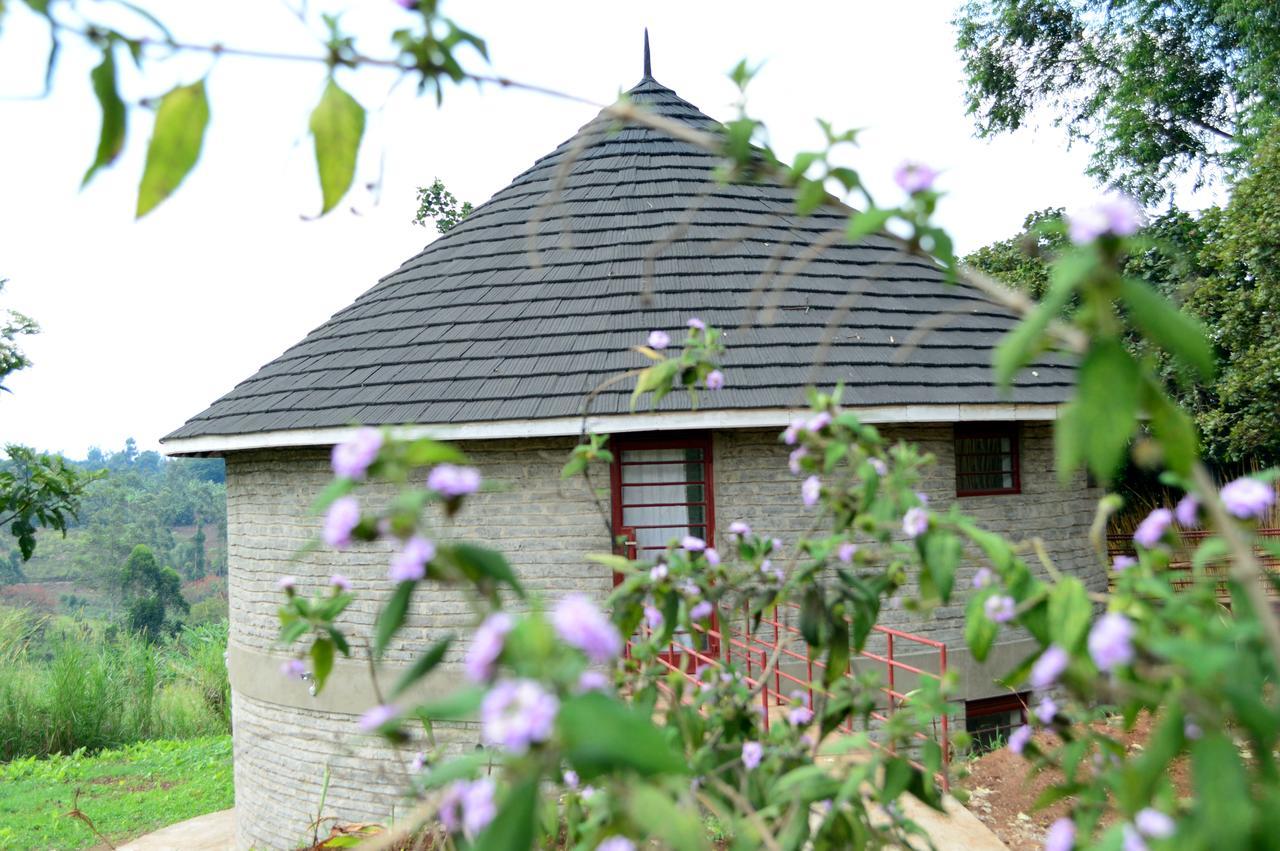 Koi Koi, Fort Portal Kasusu Exterior foto